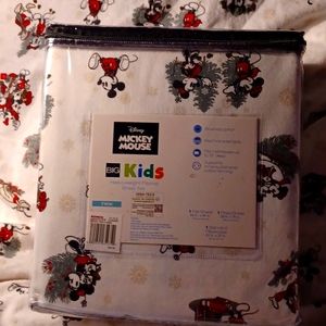 Disney Twin Size Christmas Sheets Mickey Mouse HEAVY Flannel Sheet Set N…